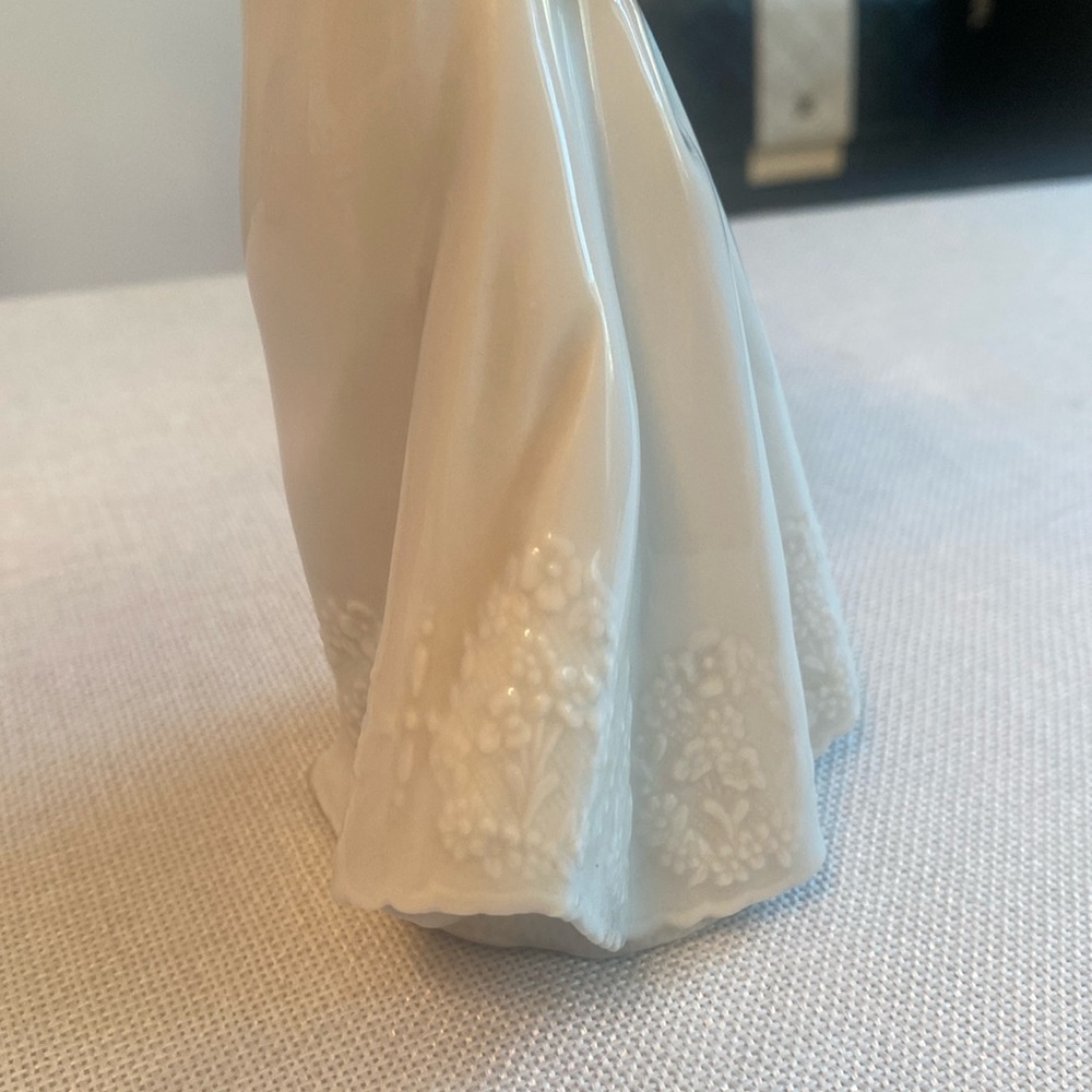 Nao by Lladro • Retired “So Shy” Porcelain Figurine *Without Box* - Picture 9 of 17